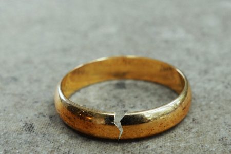 a broken ring