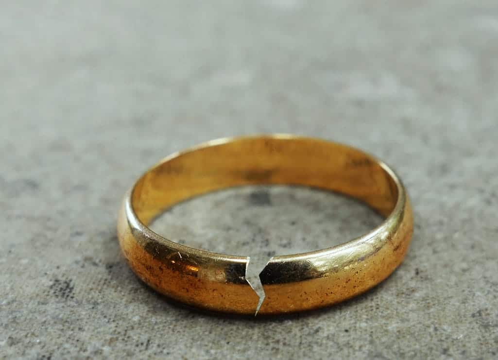 a broken ring